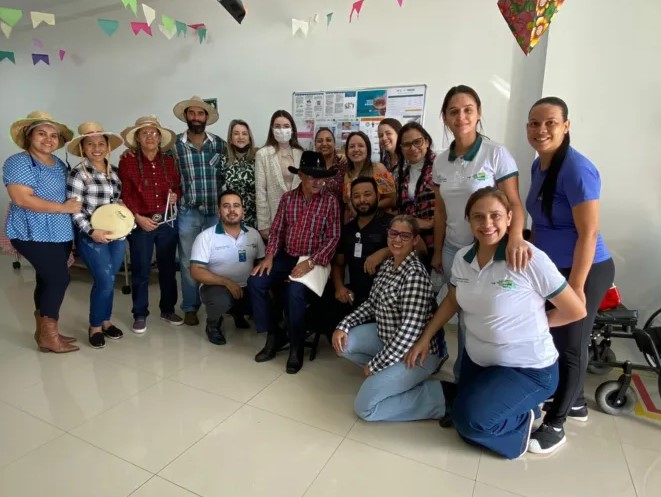 Em clima de festa junina, Policlínica de Goianésia realiza palestra na hemodiálise