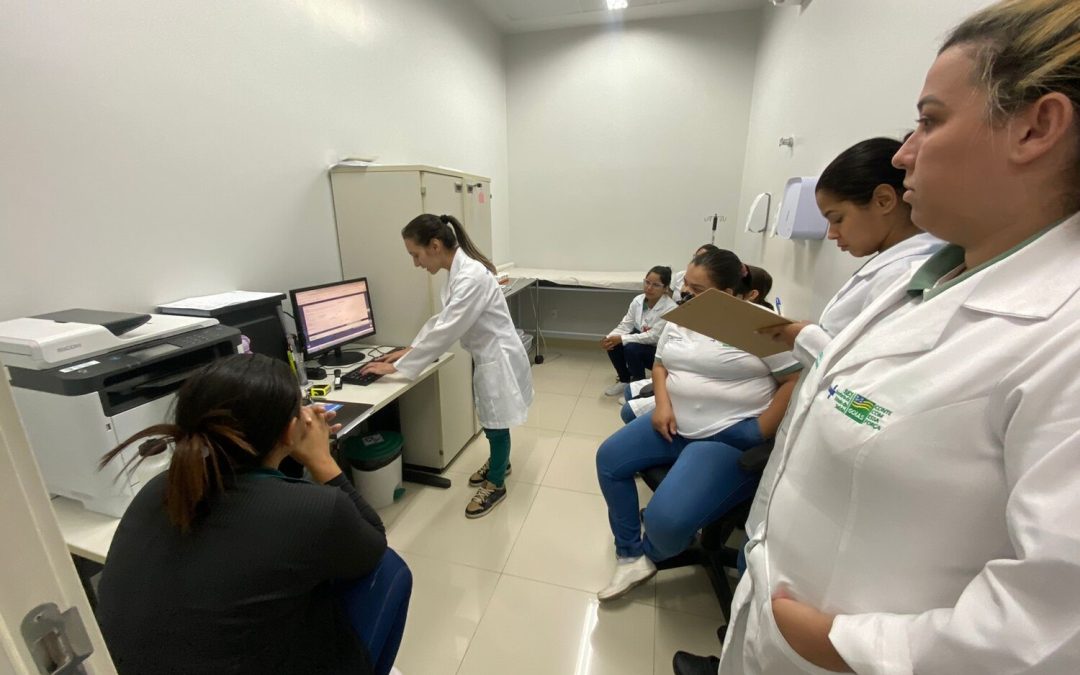 Equipe de enfermagem da Policlínica de Goianésia recebe treinamento sobre eletrocardiograma