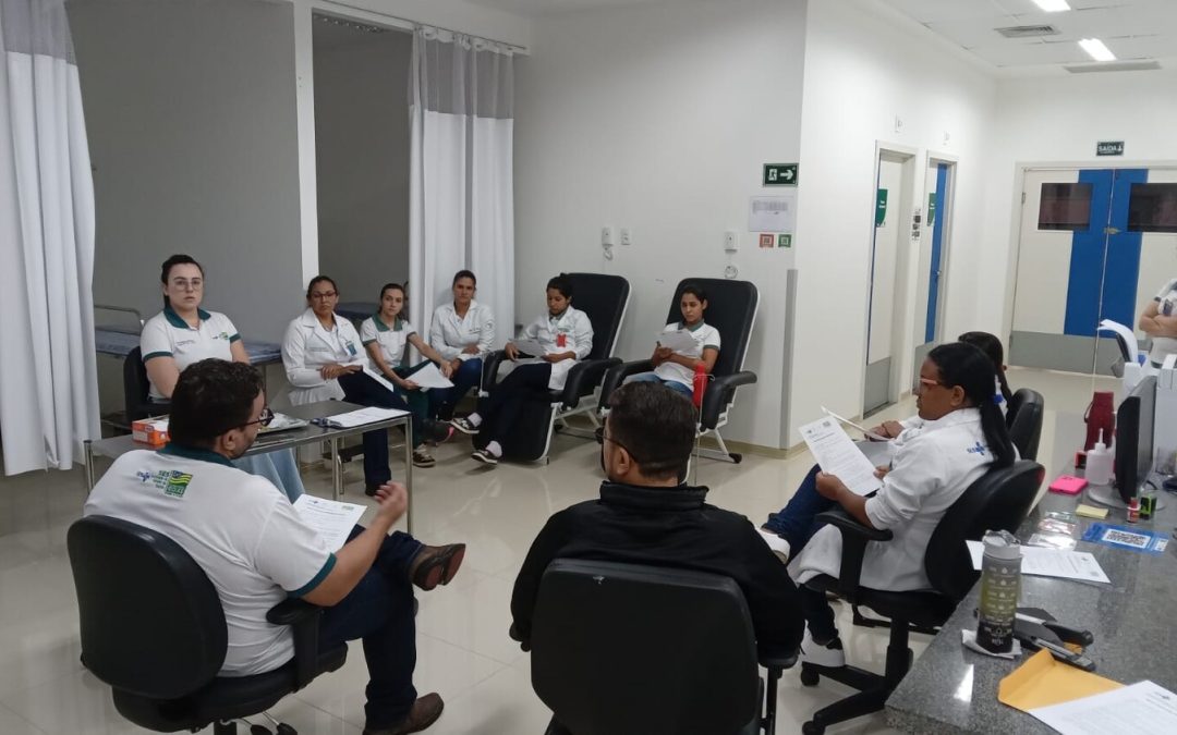 Equipe de enfermagem da Policlínica de Goianésia recebe treinamento sobre punção venosa periférica