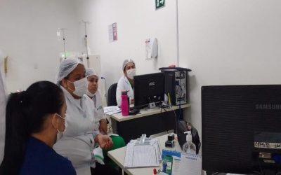 Policlínica de Goianésia treina equipe sobre mensuração de peso dos pacientes da hemodiálise